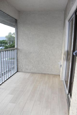 1512 SE Royal Green Circle H-202, Port St Lucie, FL 34952