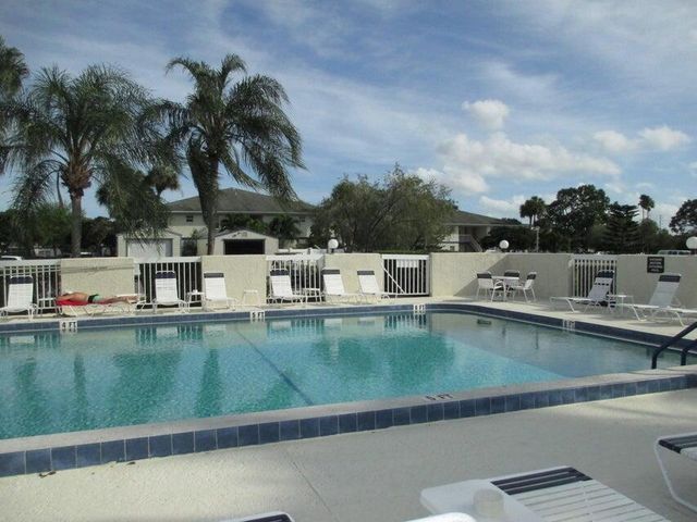 1512 SE Royal Green Circle H-202, Port St Lucie, FL 34952