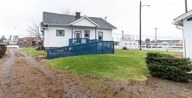 2559 Darlington Rd, Chippewa Twp, PA 15010