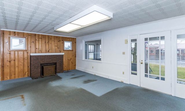 2559 Darlington Rd, Chippewa Twp, PA 15010