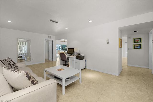 4933 Triton CT W, Cape Coral, FL 33904