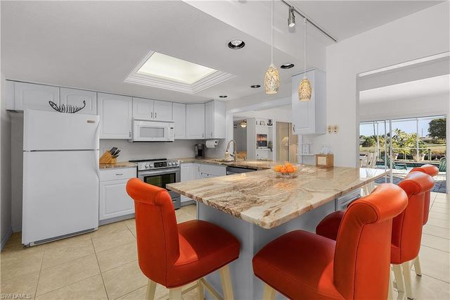 4933 Triton CT W, Cape Coral, FL 33904