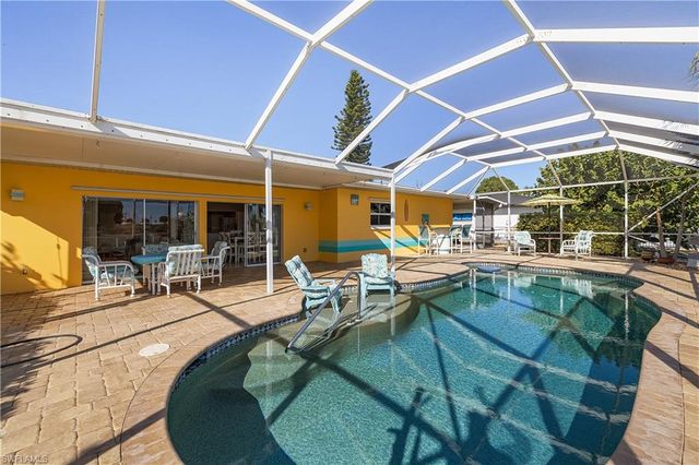 4933 Triton CT W, Cape Coral, FL 33904