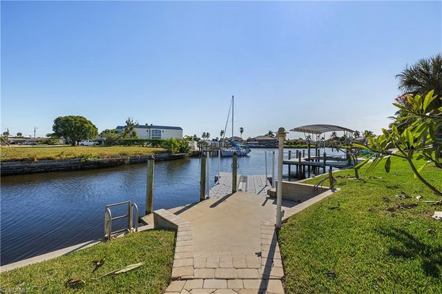 4933 Triton CT W, Cape Coral, FL 33904