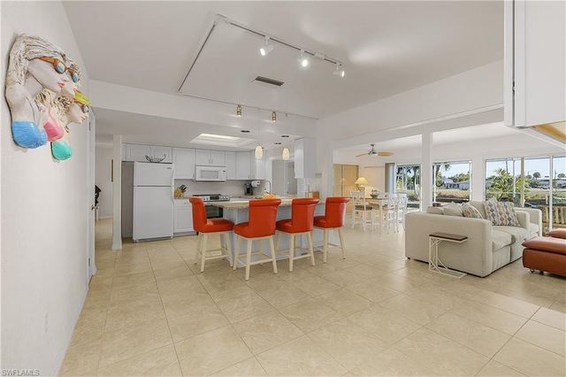 4933 Triton CT W, Cape Coral, FL 33904