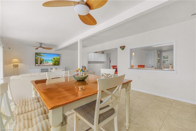 4933 Triton CT W, Cape Coral, FL 33904