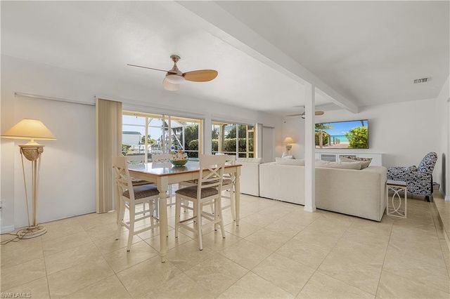 4933 Triton CT W, Cape Coral, FL 33904