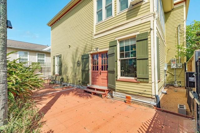 1201 Postoffice Street, Galveston, TX 77550