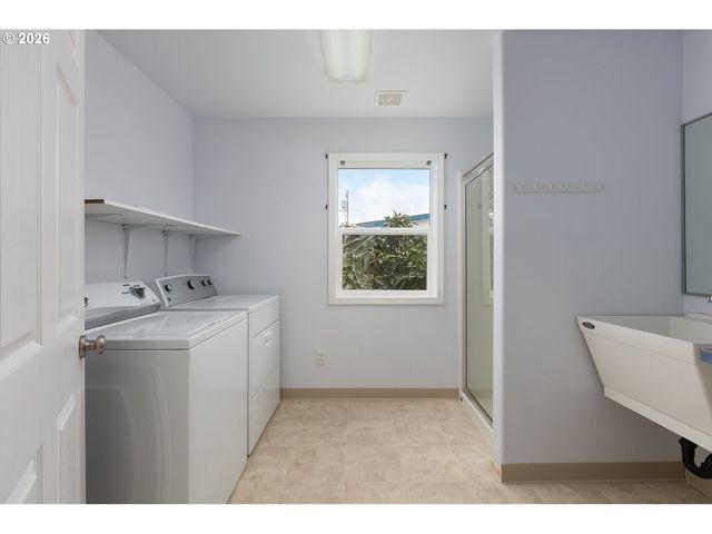3467 Nw OAR Ave, Lincoln City, OR 97367