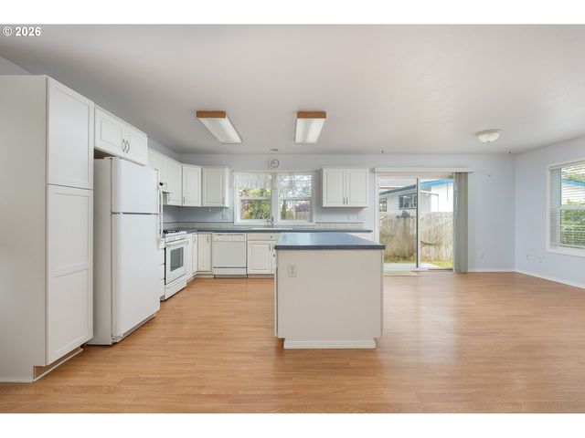 3467 Nw OAR Ave, Lincoln City, OR 97367