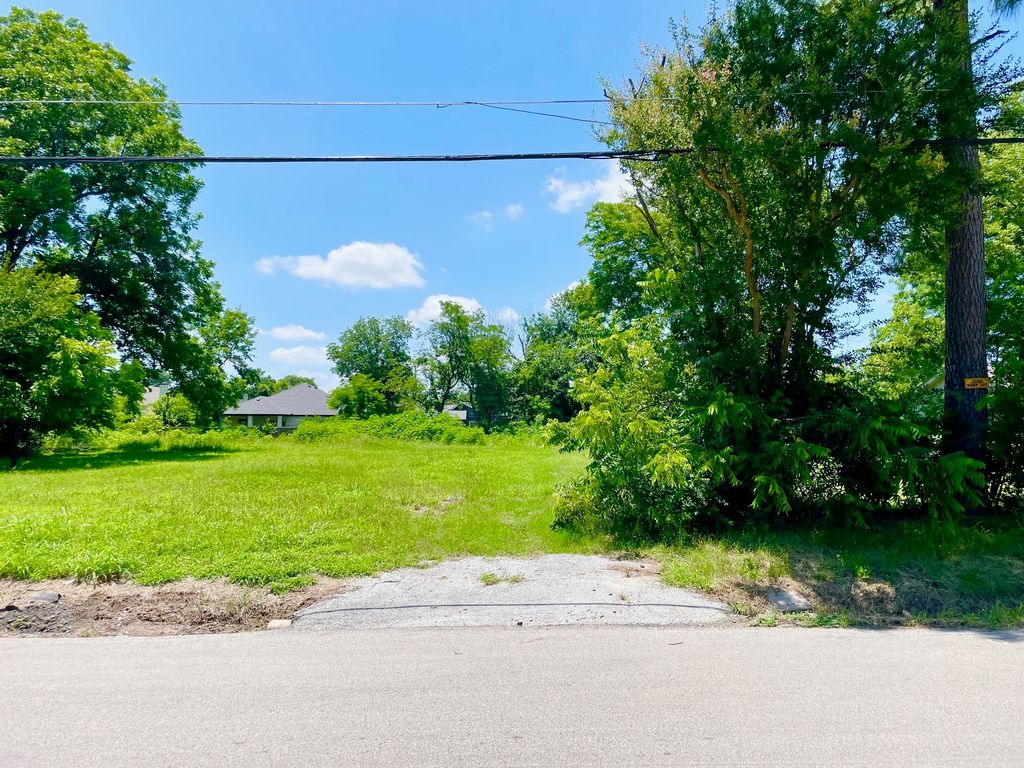 806 S Medora Street, Terrell, TX 75160