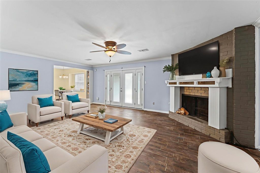 427 Whitecap Drive, El Lago, TX 77586