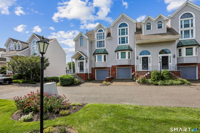130 Deer Hill Avenue 11, Danbury, CT 06810