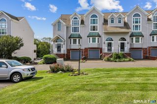 130 Deer Hill Avenue 11, Danbury, CT 06810
