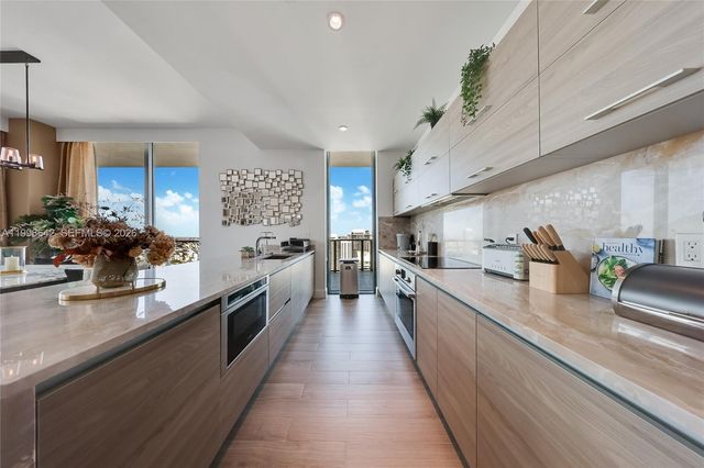 1300 S Miami Ave PH5110, Miami, FL 33130