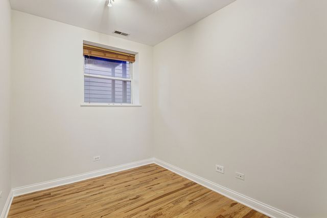 2836 N Dawson Avenue 1W, Chicago, IL 60618