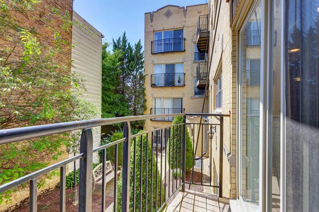 2836 N Dawson Avenue 1W, Chicago, IL 60618