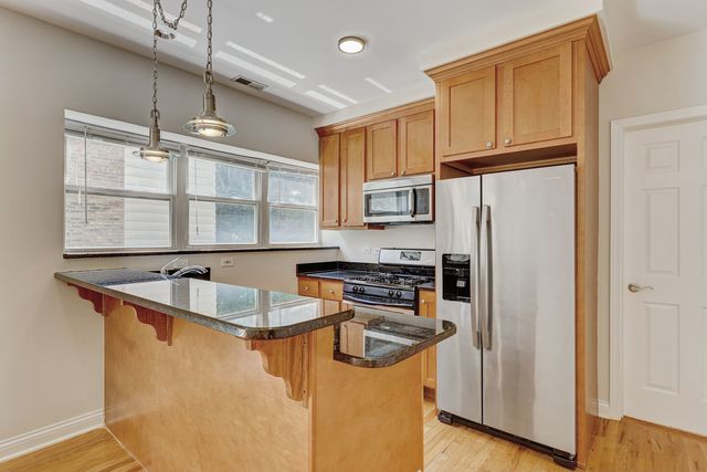 2836 N Dawson Avenue 1W, Chicago, IL 60618
