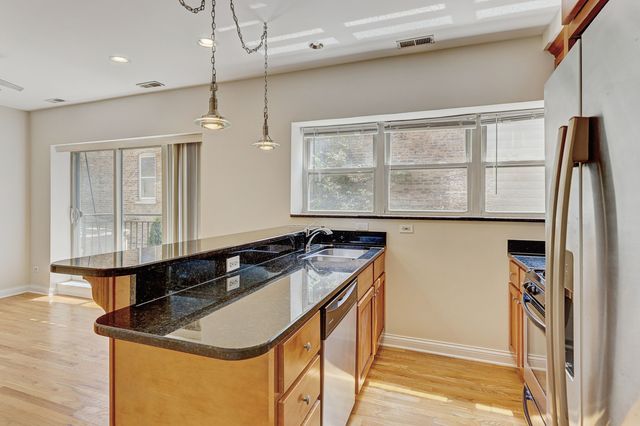 2836 N Dawson Avenue 1W, Chicago, IL 60618