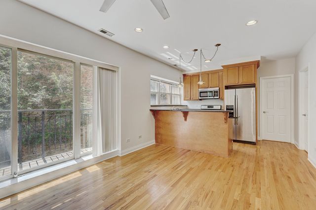2836 N Dawson Avenue 1W, Chicago, IL 60618