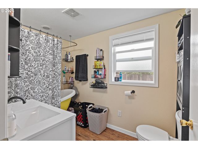 1434 MARYLAND Ave, Myrtle Point, OR 97458