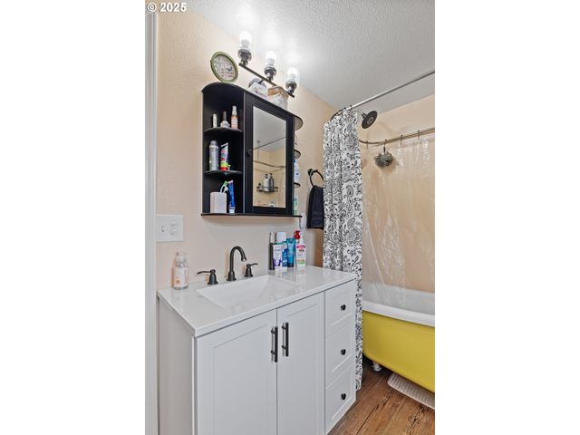 1434 MARYLAND Ave, Myrtle Point, OR 97458