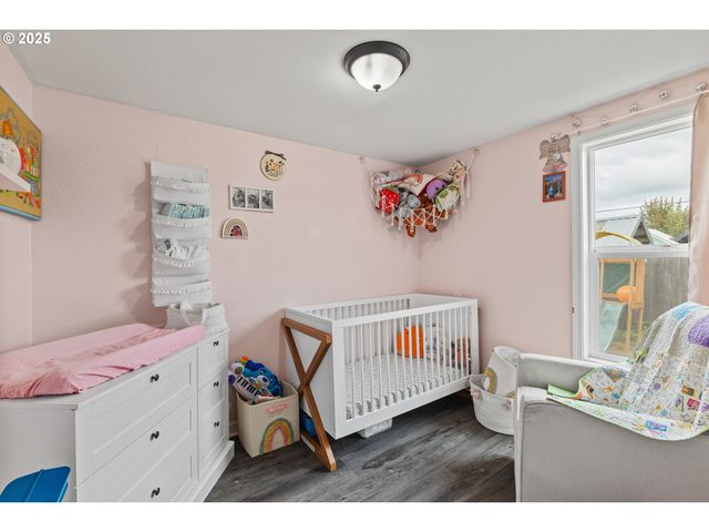 1434 MARYLAND Ave, Myrtle Point, OR 97458