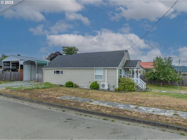 1434 MARYLAND Ave, Myrtle Point, OR 97458