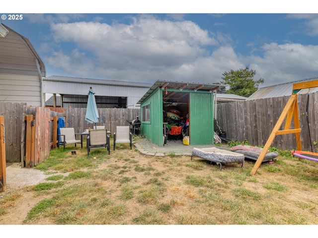 1434 MARYLAND Ave, Myrtle Point, OR 97458