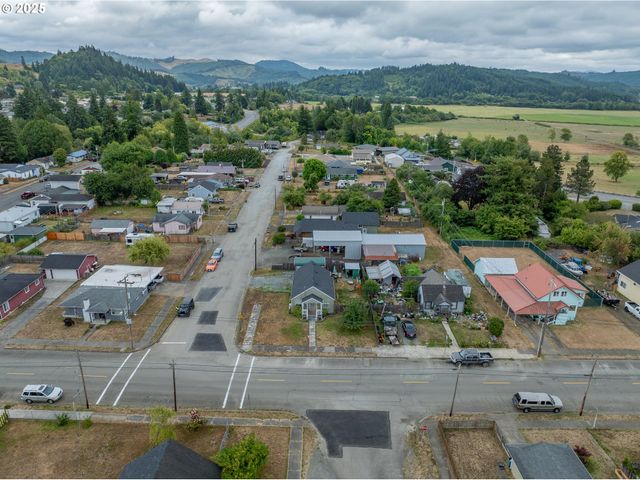 1434 MARYLAND Ave, Myrtle Point, OR 97458