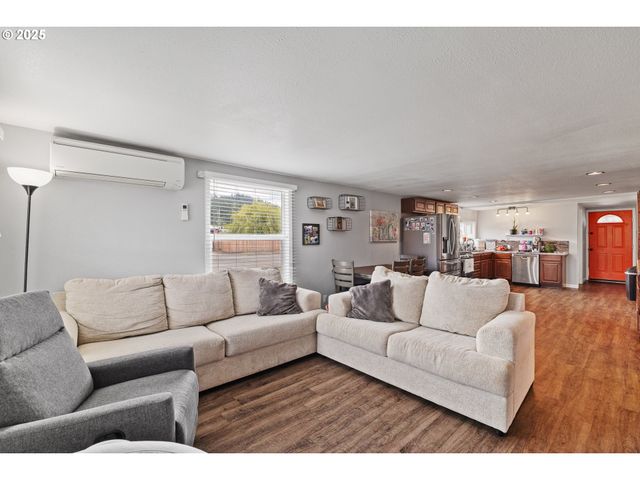 1434 MARYLAND Ave, Myrtle Point, OR 97458