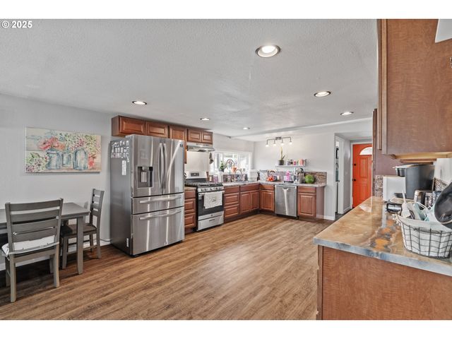 1434 MARYLAND Ave, Myrtle Point, OR 97458