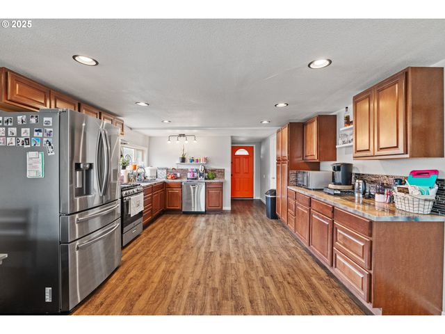 1434 MARYLAND Ave, Myrtle Point, OR 97458