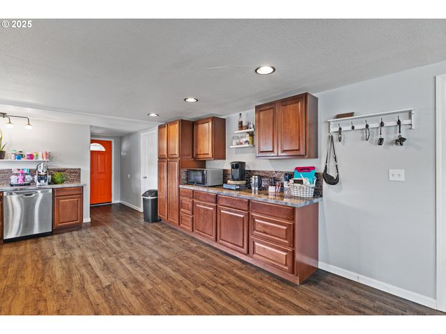 1434 MARYLAND Ave, Myrtle Point, OR 97458