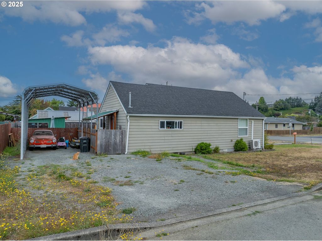 1434 MARYLAND Ave, Myrtle Point, OR 97458