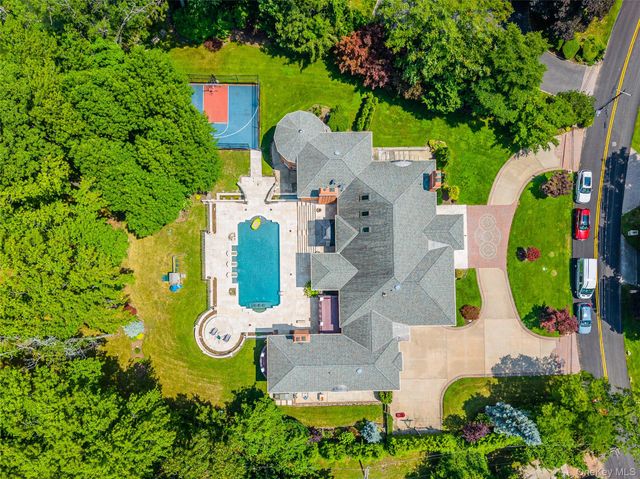 25 Lake Road, Lake Success, NY 11020