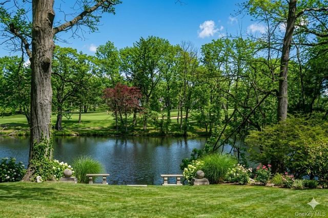 25 Lake Road, Lake Success, NY 11020