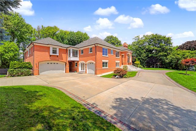 25 Lake Road, Lake Success, NY 11020