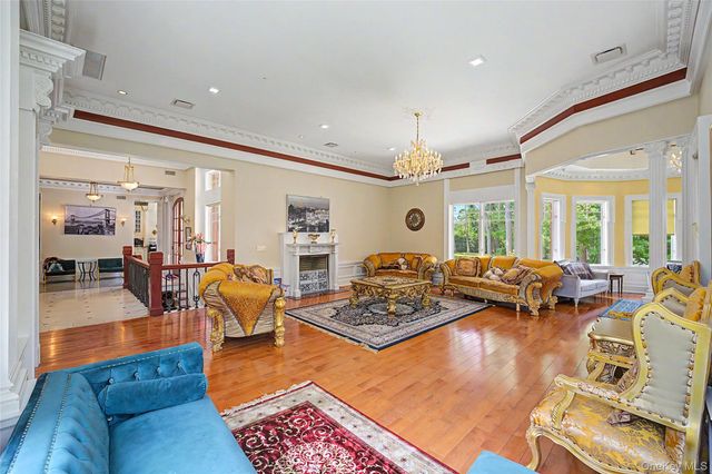 25 Lake Road, Lake Success, NY 11020