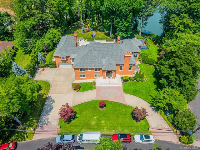 25 Lake Road, Lake Success, NY 11020