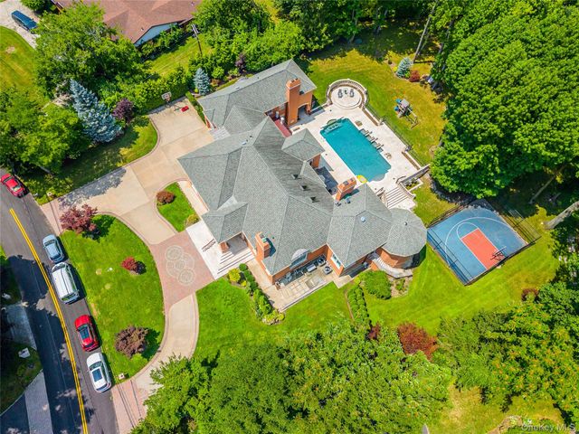 25 Lake Road, Lake Success, NY 11020
