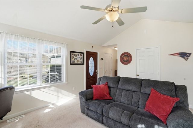 943 Stonegate Lndg, Dighton, MA 02764
