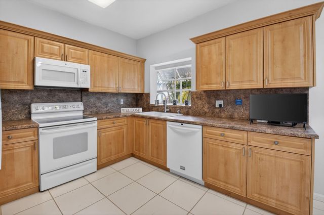 11586 Briarwood Circle 4, Boynton Beach, FL 33437