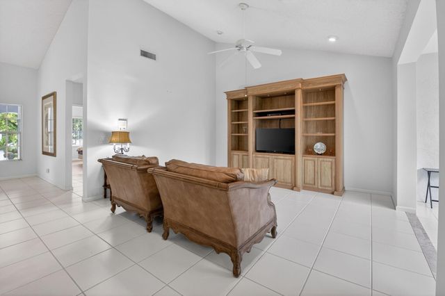 11586 Briarwood Circle 4, Boynton Beach, FL 33437