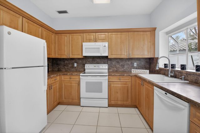 11586 Briarwood Circle 4, Boynton Beach, FL 33437