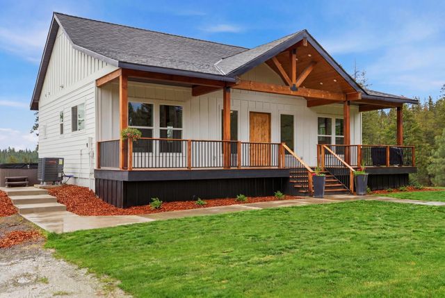 11532 E Antler Rd, Chattaroy, WA 99003