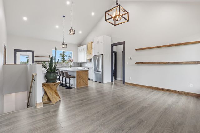 11532 E Antler Rd, Chattaroy, WA 99003