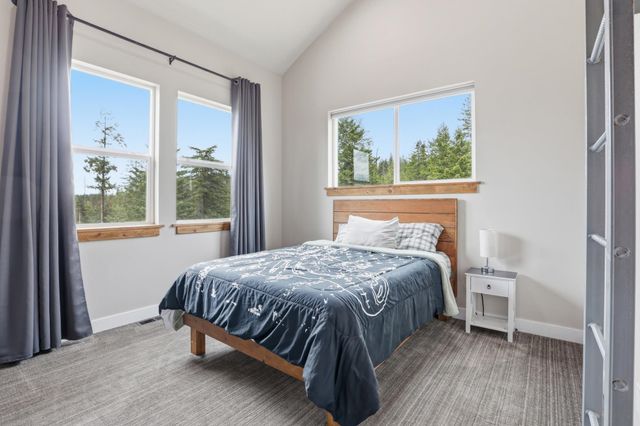 11532 E Antler Rd, Chattaroy, WA 99003