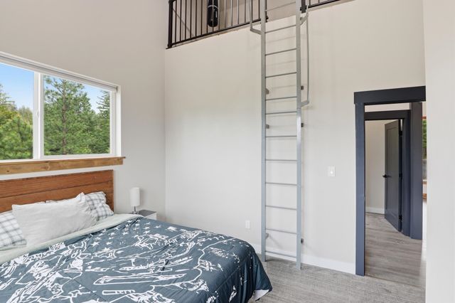 11532 E Antler Rd, Chattaroy, WA 99003