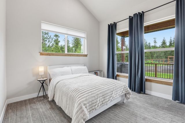 11532 E Antler Rd, Chattaroy, WA 99003